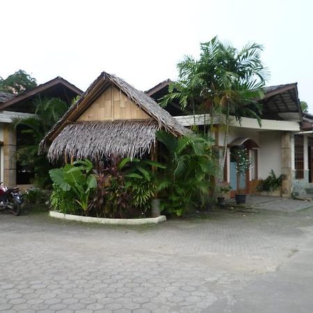 Intan Hotel Purwakarta Exterior photo