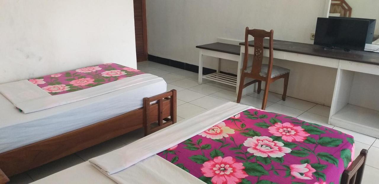 Intan Hotel Purwakarta Exterior photo