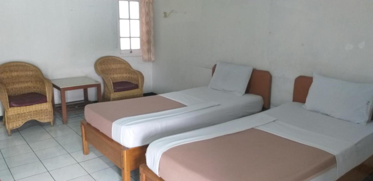 Intan Hotel Purwakarta Exterior photo