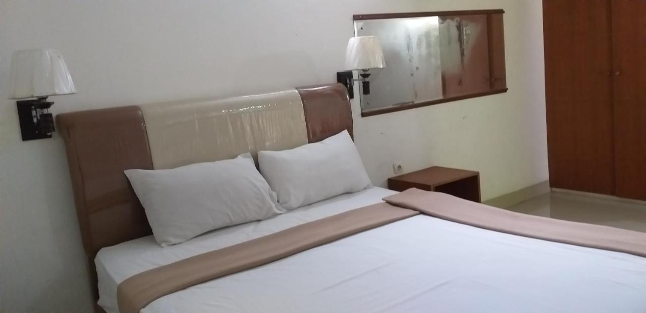 Intan Hotel Purwakarta Exterior photo