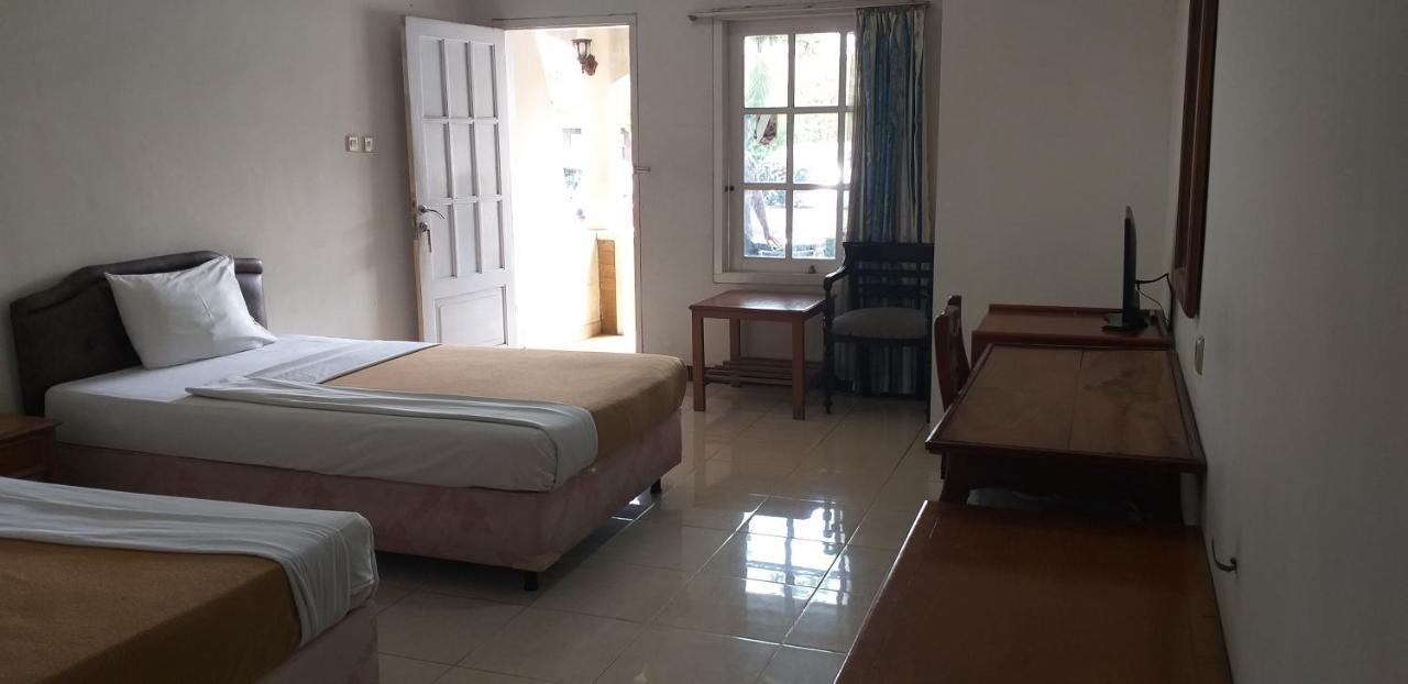 Intan Hotel Purwakarta Exterior photo