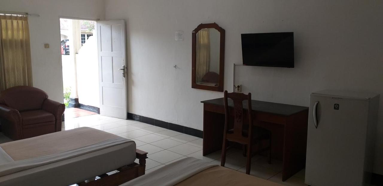 Intan Hotel Purwakarta Exterior photo