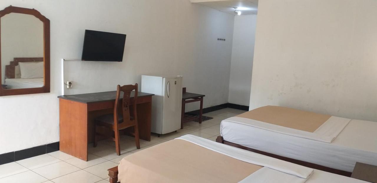 Intan Hotel Purwakarta Exterior photo