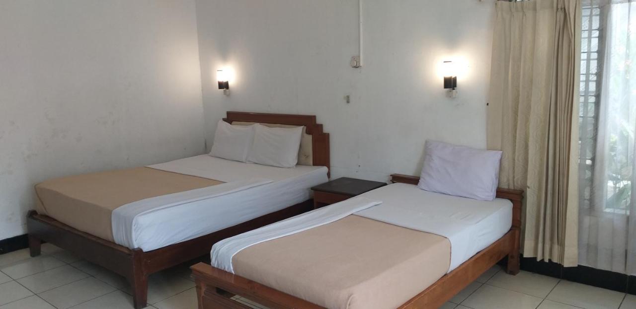 Intan Hotel Purwakarta Exterior photo
