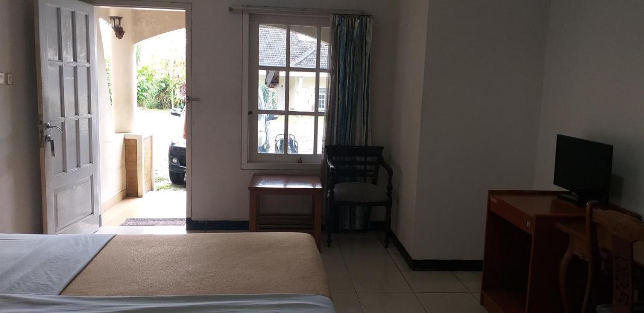 Intan Hotel Purwakarta Exterior photo