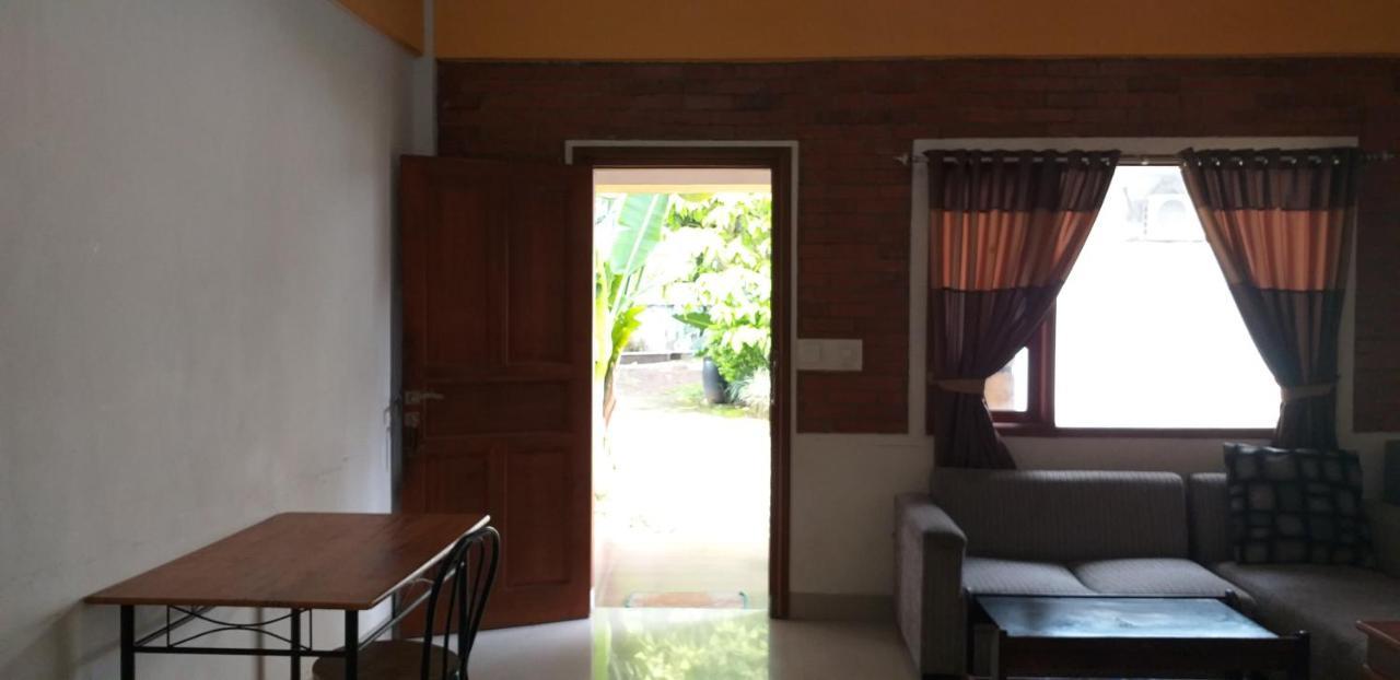 Intan Hotel Purwakarta Exterior photo