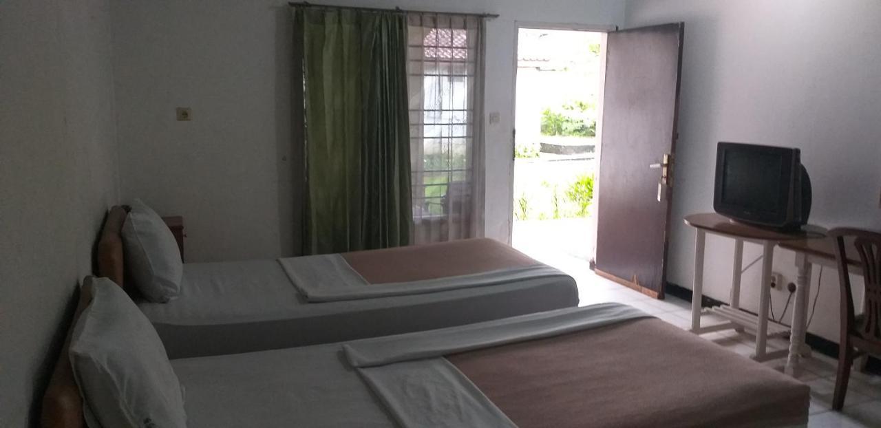 Intan Hotel Purwakarta Exterior photo