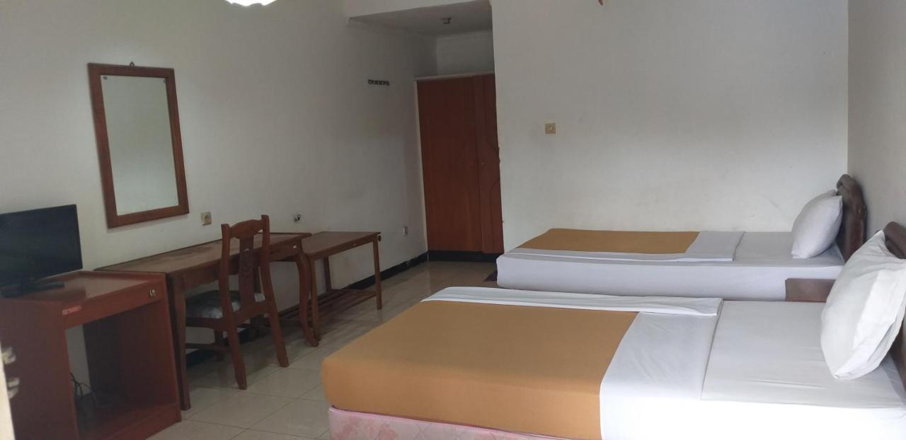 Intan Hotel Purwakarta Exterior photo