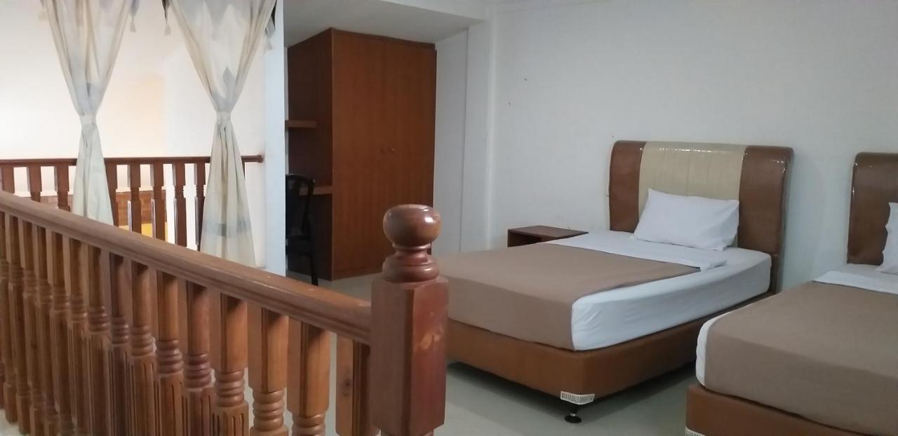 Intan Hotel Purwakarta Exterior photo