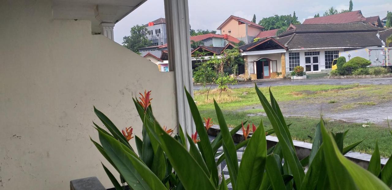 Intan Hotel Purwakarta Exterior photo