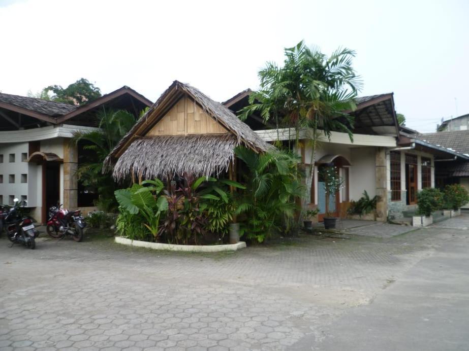 Intan Hotel Purwakarta Exterior photo